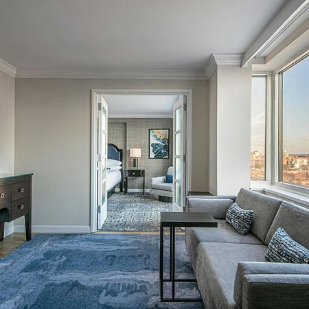 Sheraton Laguardia East Hotel New York Exterior photo