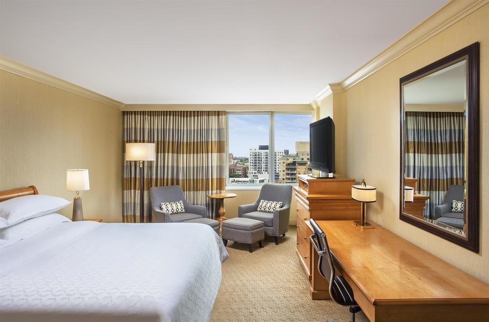 Sheraton Laguardia East Hotel New York Exterior photo