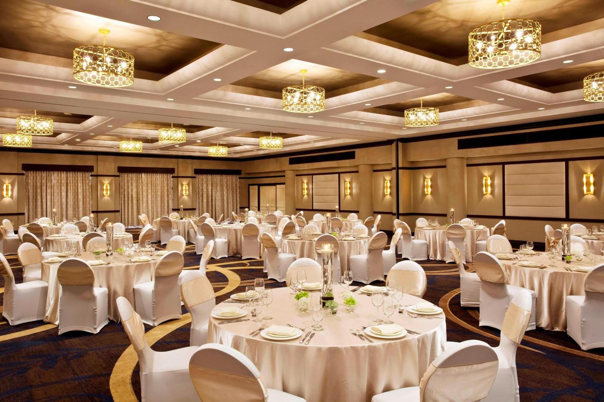 Sheraton Laguardia East Hotel New York Exterior photo