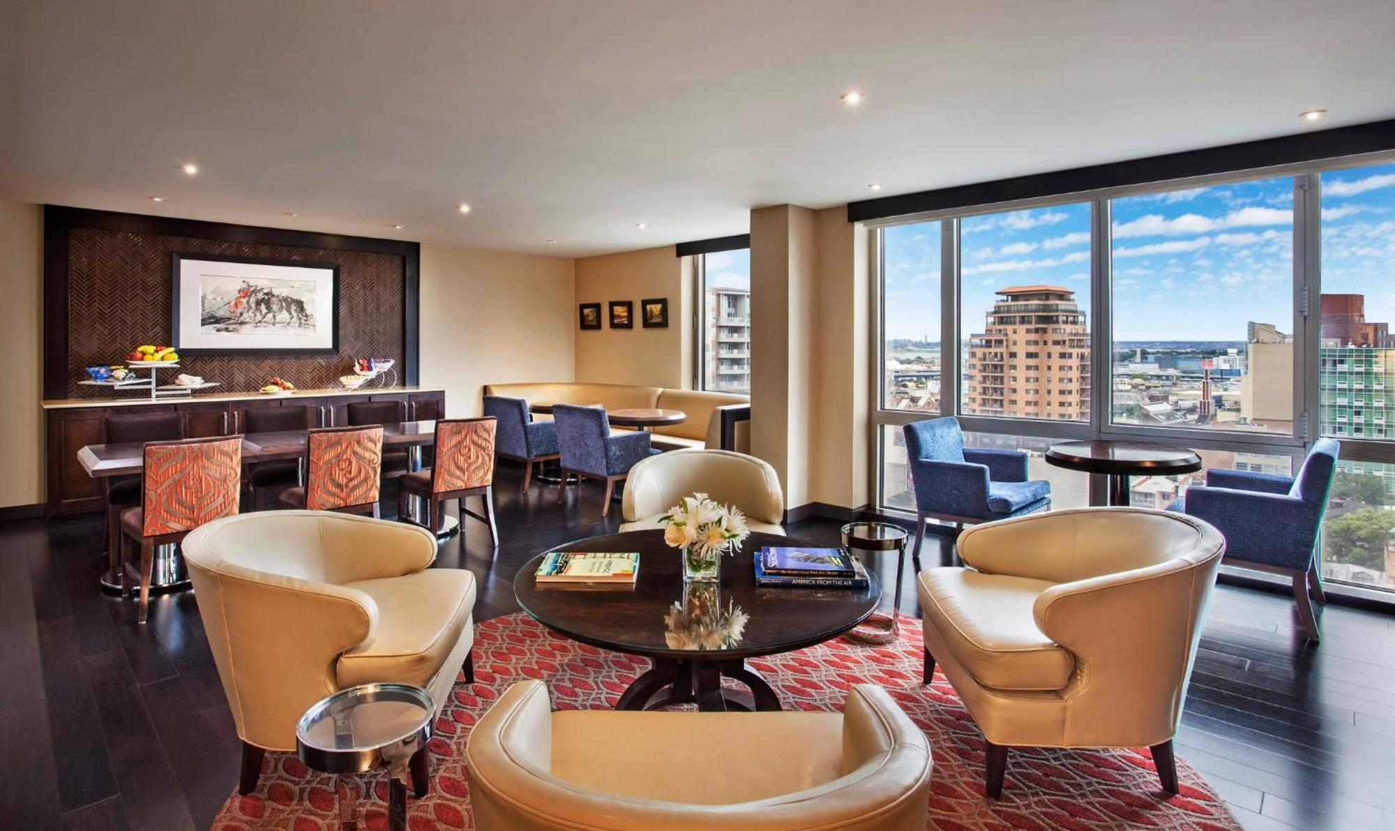 Sheraton Laguardia East Hotel New York Exterior photo