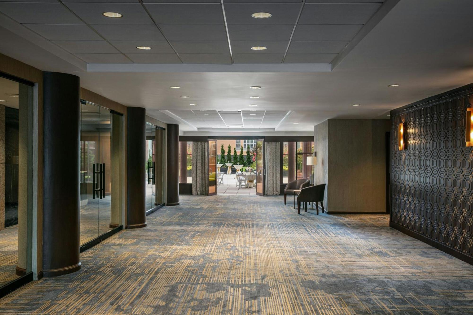 Sheraton Laguardia East Hotel New York Exterior photo