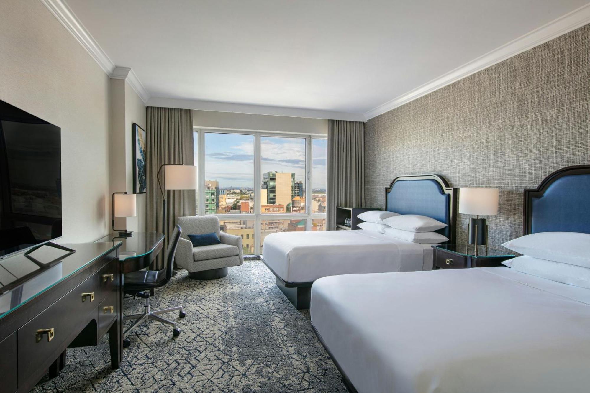 Sheraton Laguardia East Hotel New York Exterior photo