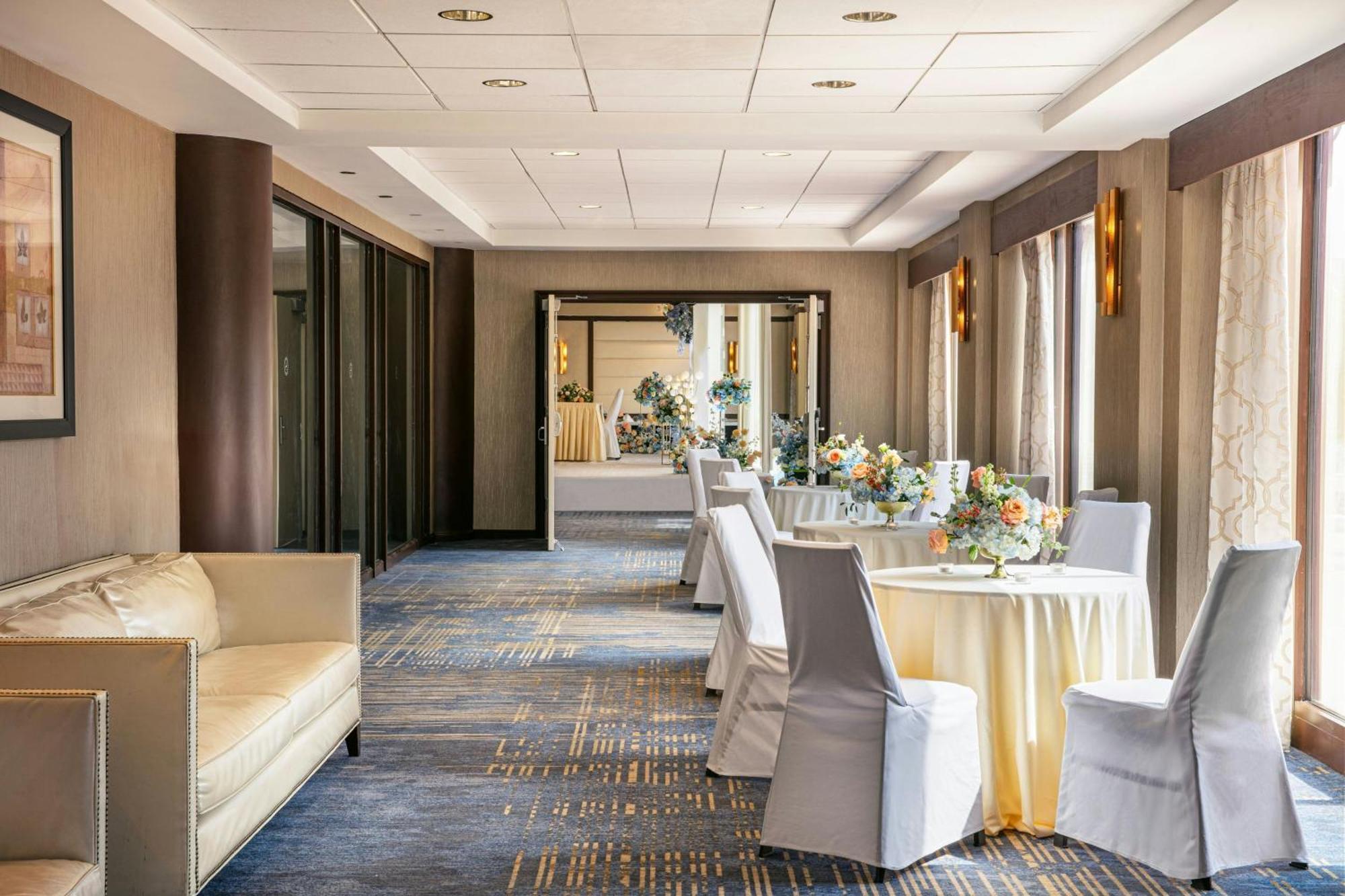 Sheraton Laguardia East Hotel New York Exterior photo