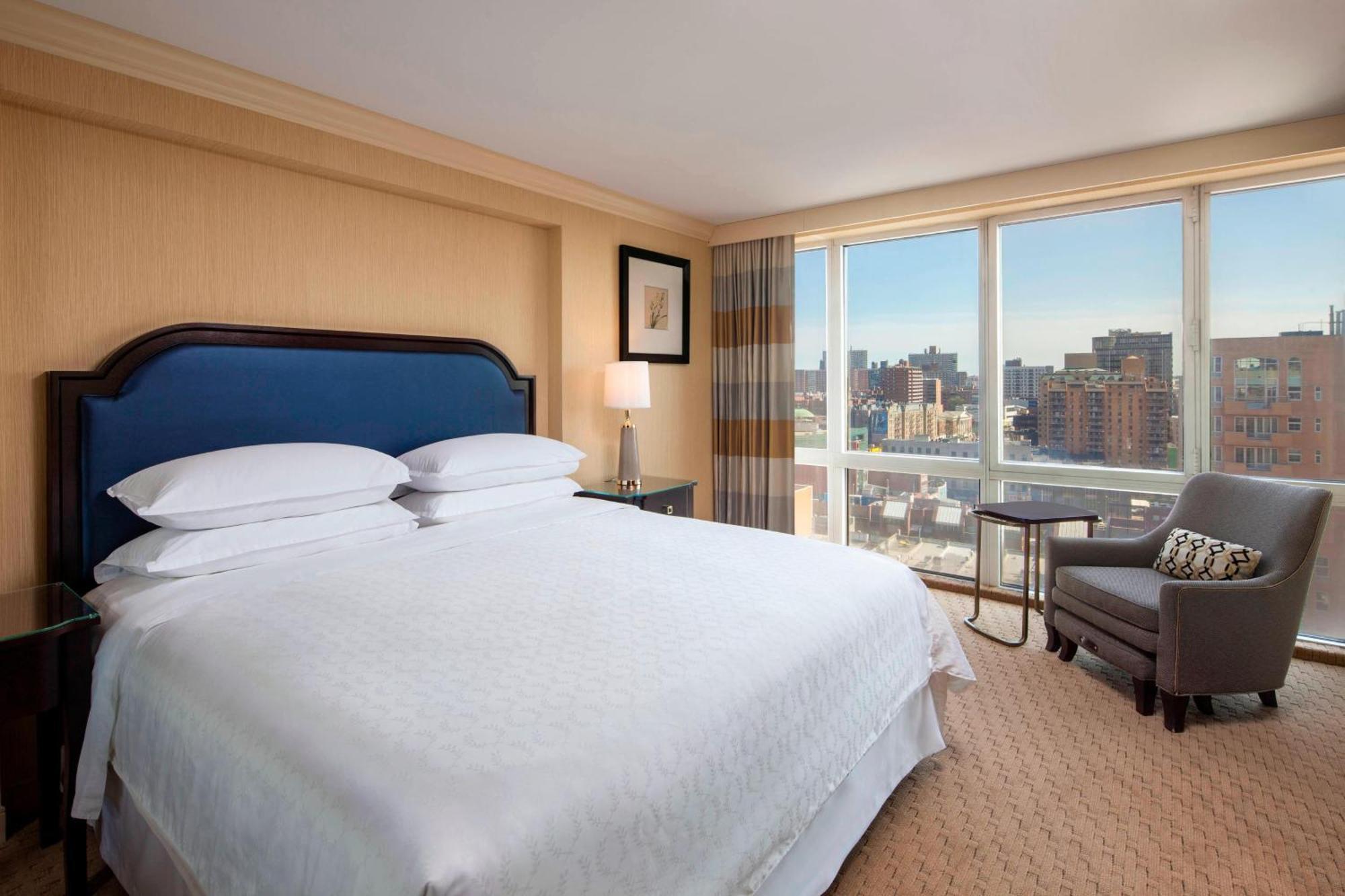 Sheraton Laguardia East Hotel New York Exterior photo