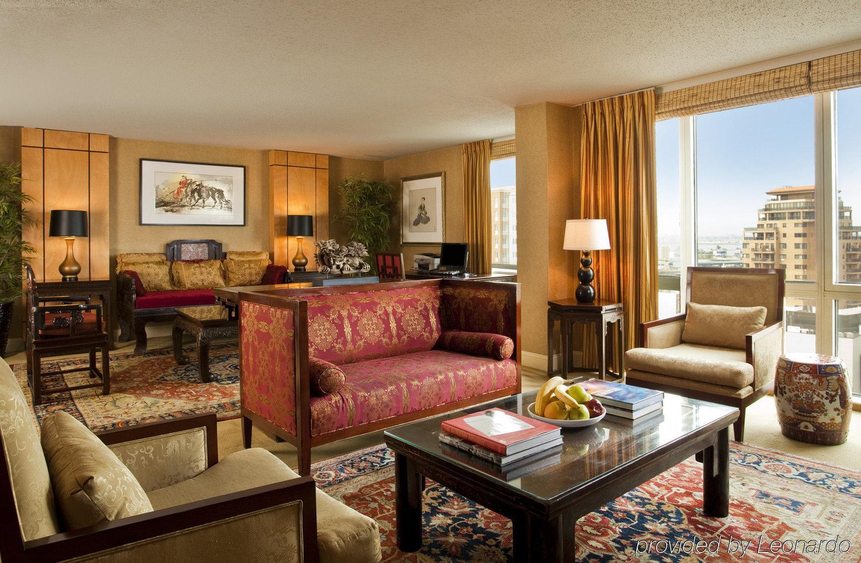 Sheraton Laguardia East Hotel New York Interior photo